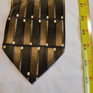 Facets Tie